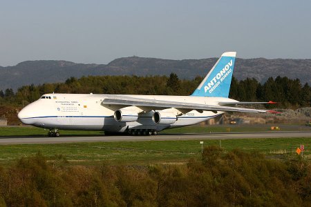 AN-124_UR-82008_d_04-05-2007_.jpg
