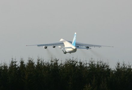 AN-124_UR-82008_e_04-05-2007_.jpg