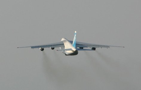 AN-124_UR-82008_f_04-05-2007_.jpg