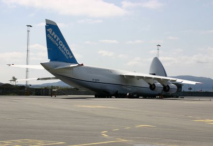 AN-124_UR-82008_aa_04-05-2007_.jpg