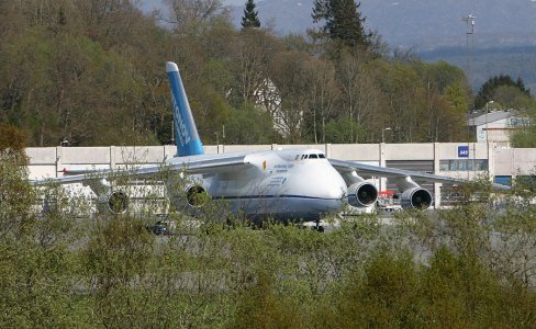 AN-124_UR-82008_dd_04-05-2007_.jpg