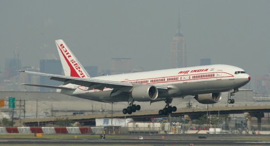 b777_200_ai_ewr.jpg