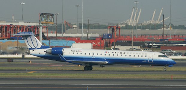 crj700_ua_ewr.jpg