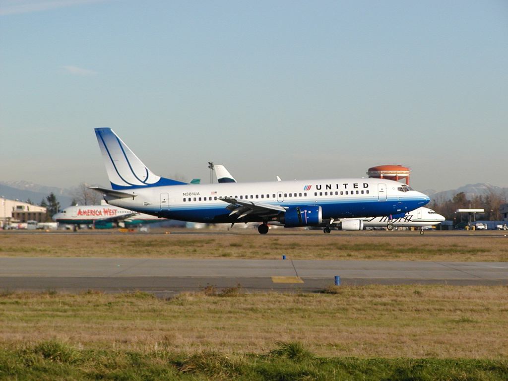 N381UA_W.jpg