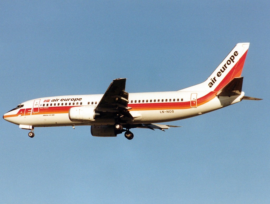 Boeing_737-33A%2C_Air_Europe_AN0203025.jpg