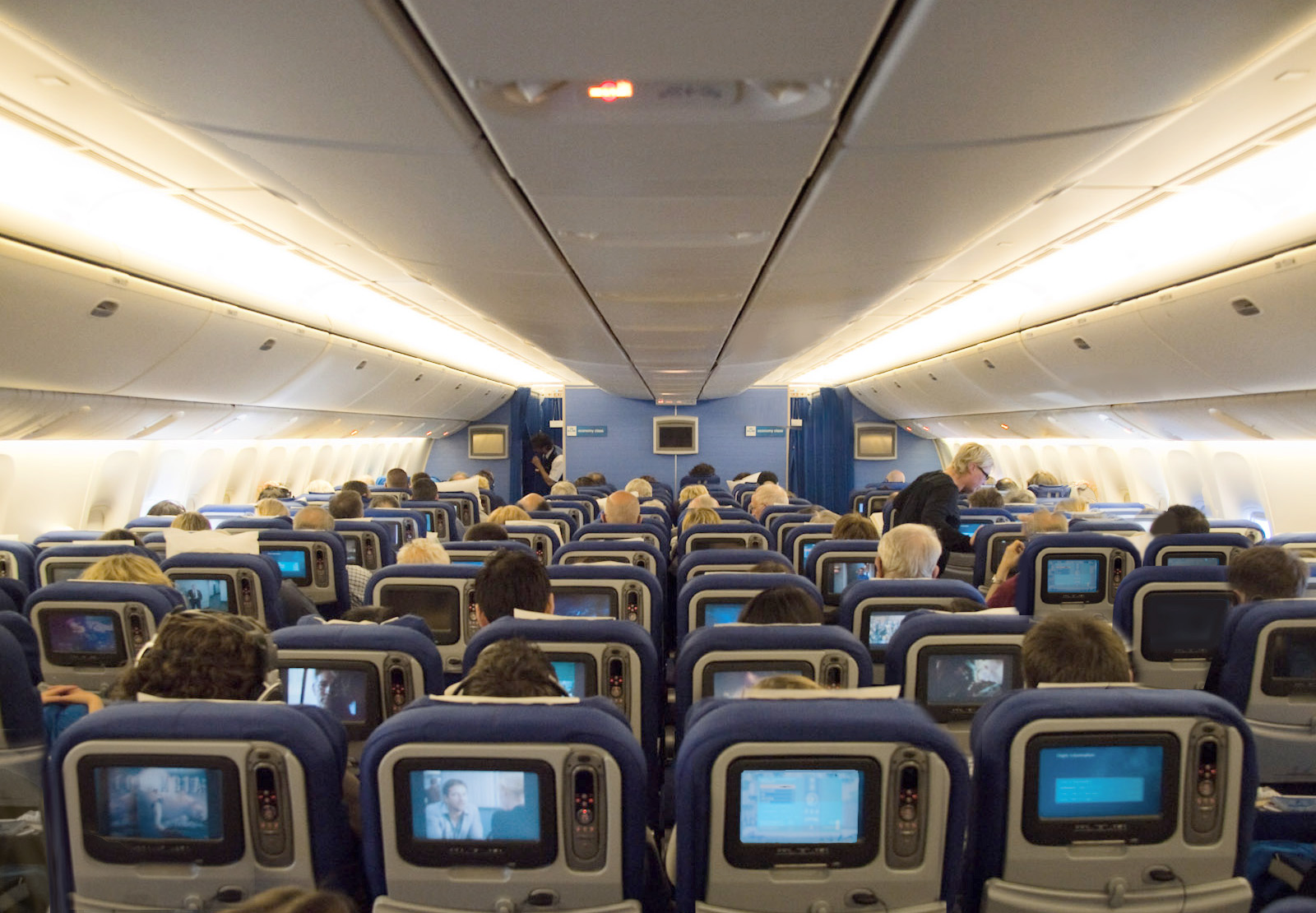 KLM_Economy_En_route_SFO-AMS_77W.jpg