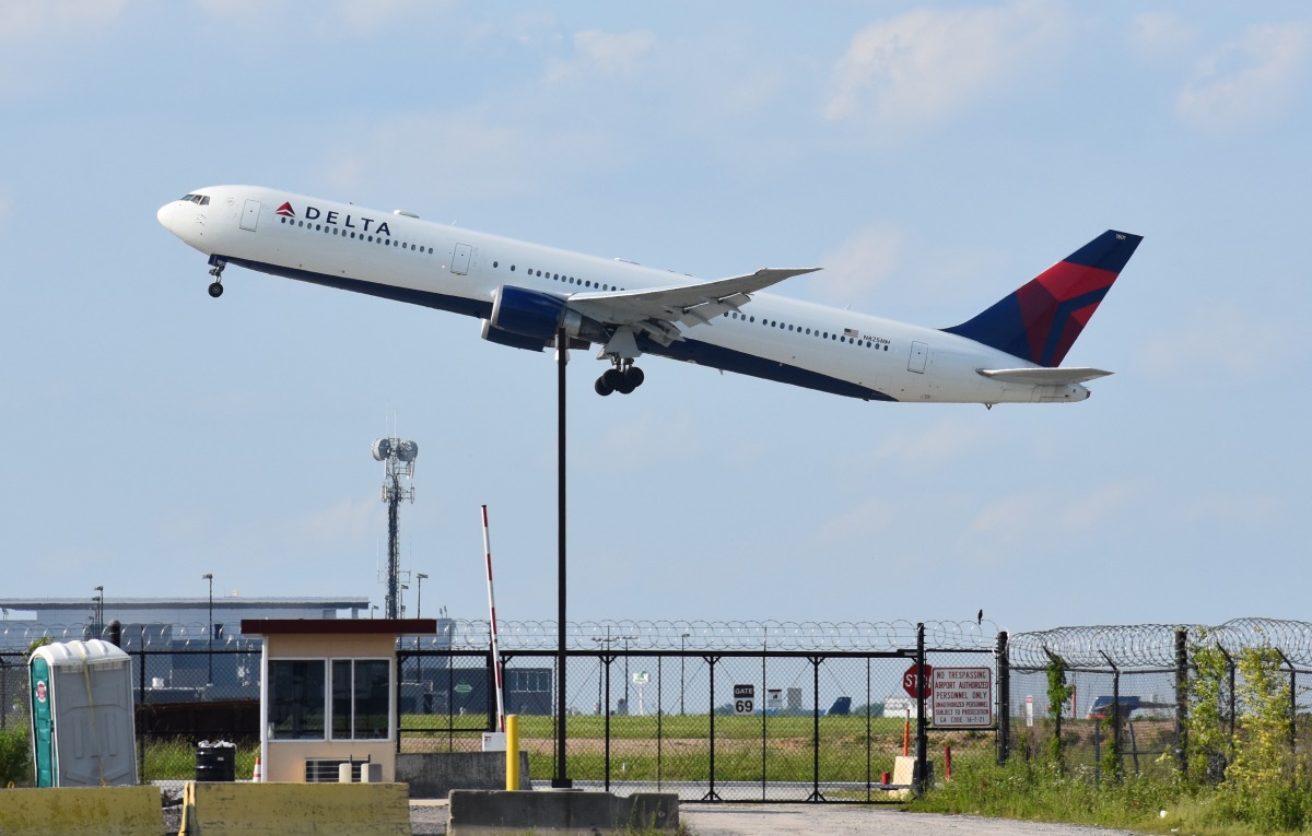 767onapole.jpg