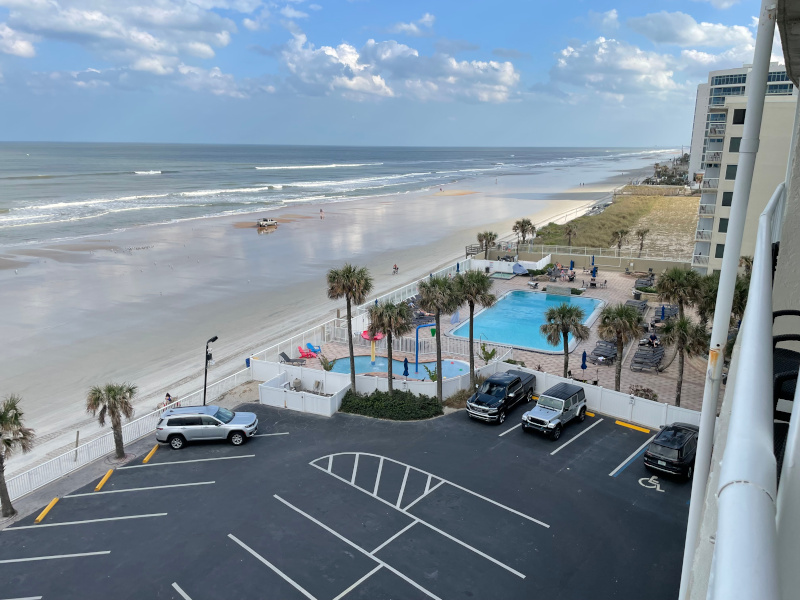 06-Holiday-Inn-View.jpg