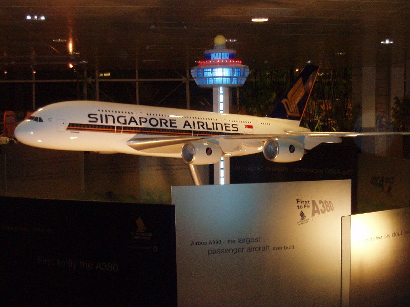 SQ973%2011dec%20Changi%20A380.jpg