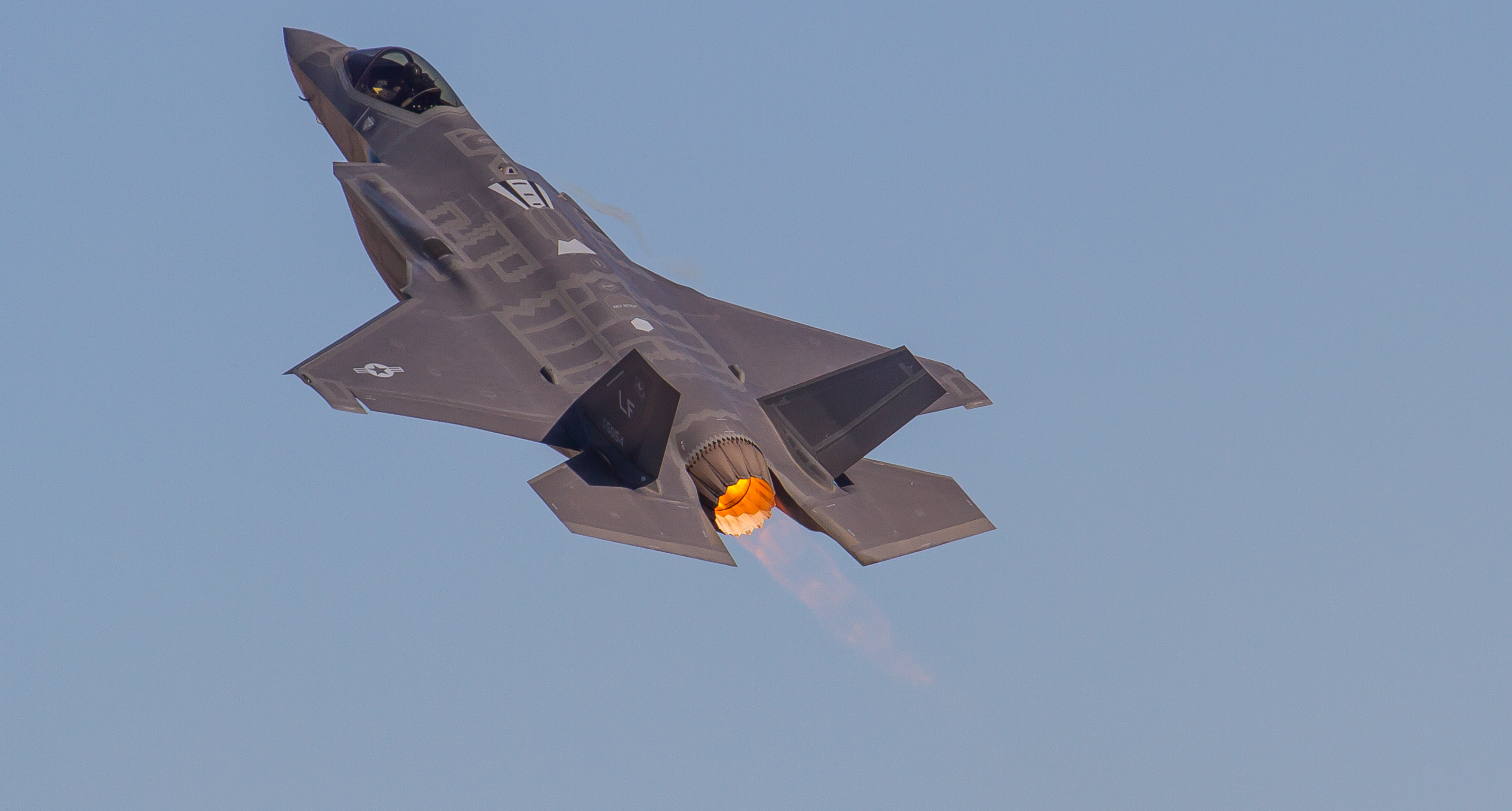 nellis95.jpg