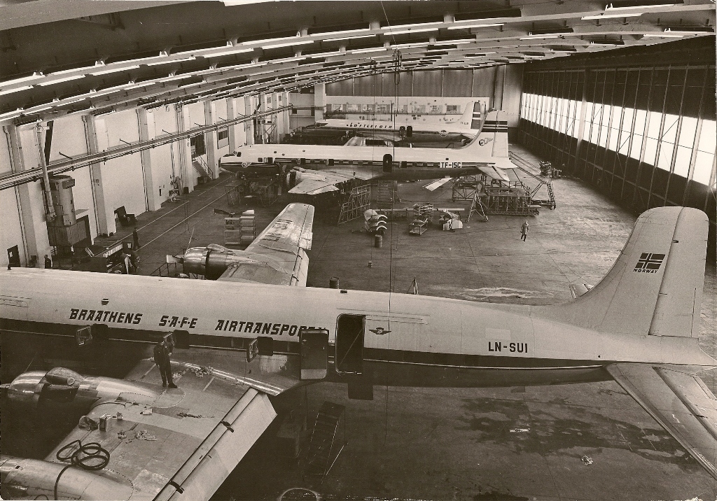 DC6B-hangar-SVG.jpg