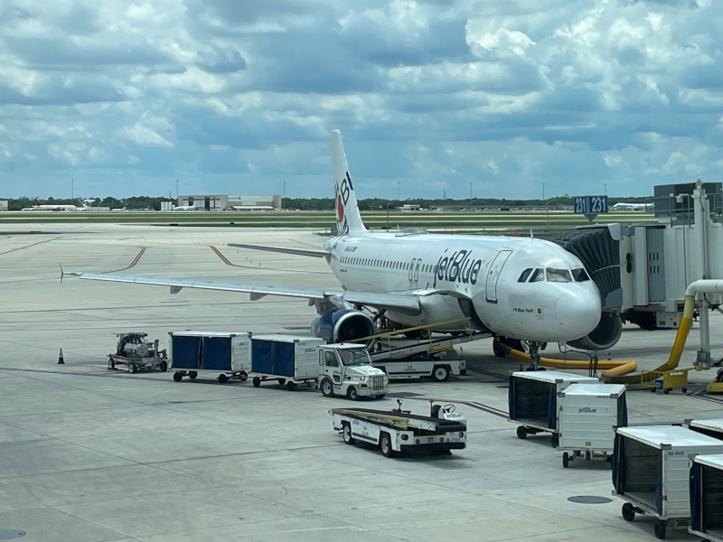 13N586JB.jpg