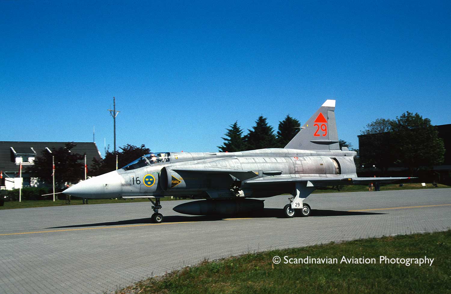 F16.jpg