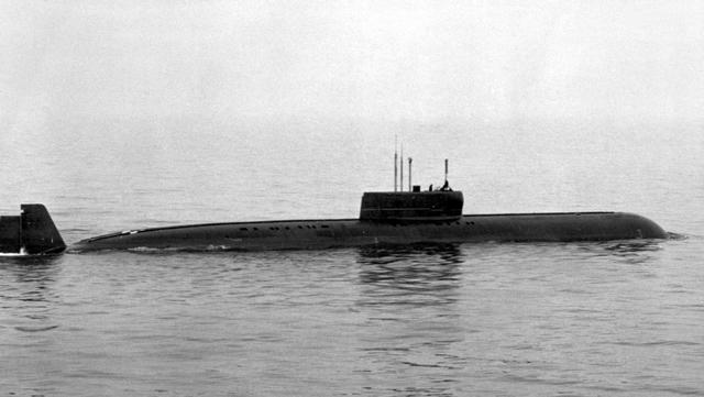 Submarine_Papa_class%28DN-SN-86-00737%29.JPG