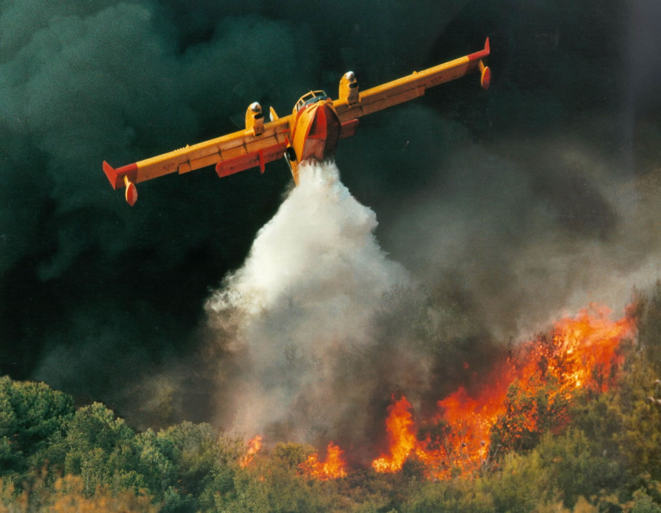 Bombardier_415_02.jpg