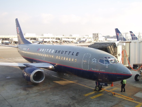 UA068%2016dec%20LAX%20SEA%20737-500.jpg