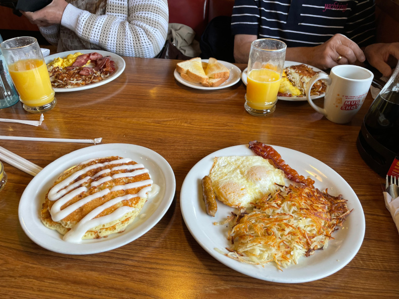 10Dennys.jpg