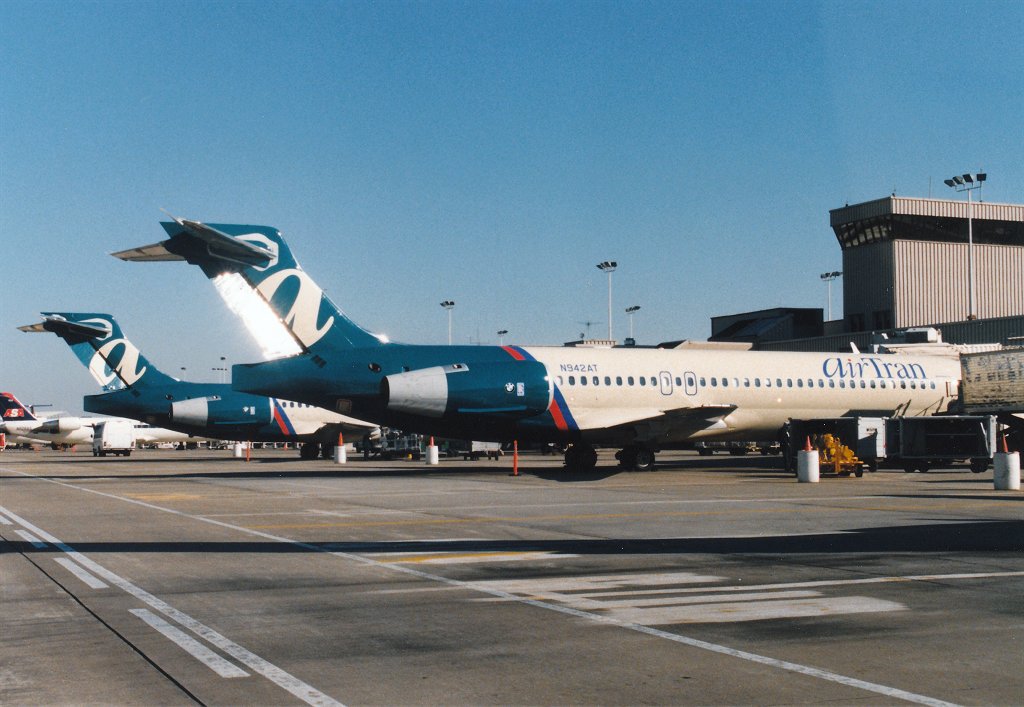 N942AT.jpg