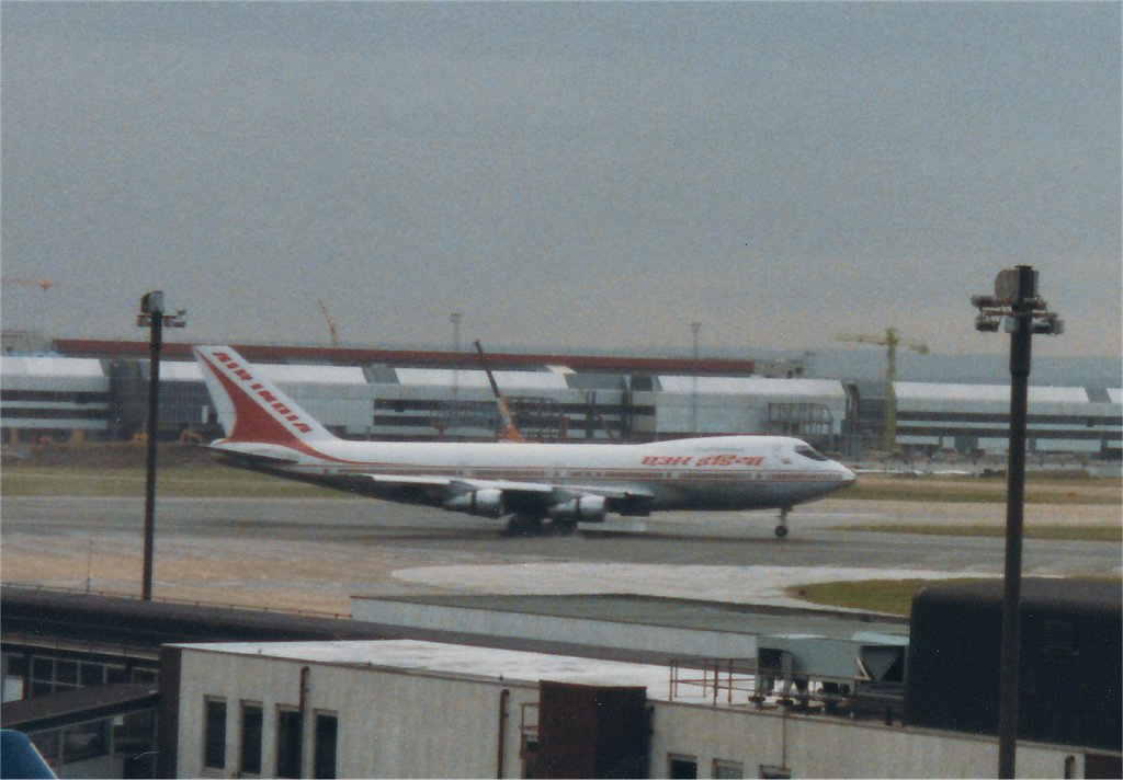AI_747.jpg