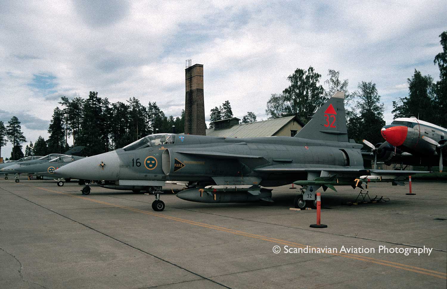 F16-1.jpg