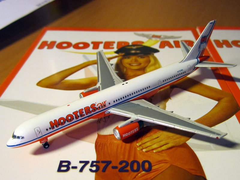 Hooters Air 2.jpg