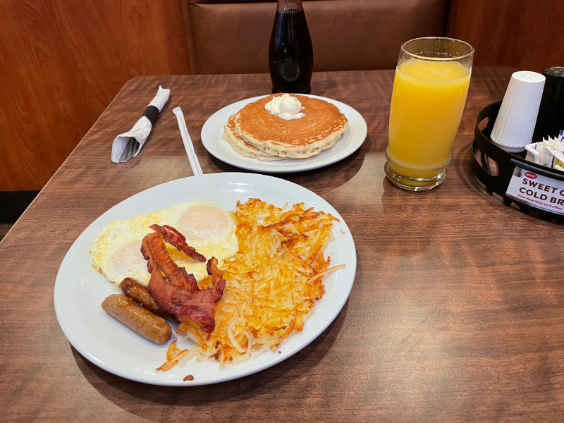 18-Mat-Dennys.jpg
