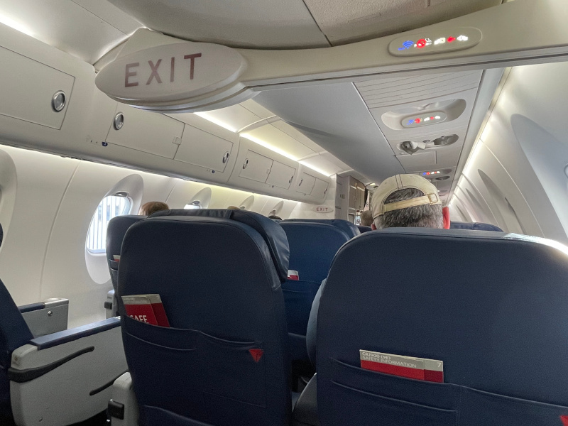 7-DL8246-Cabin.jpg