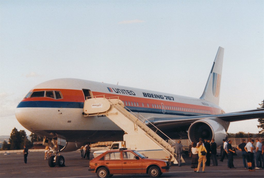 N605UA_1.jpg