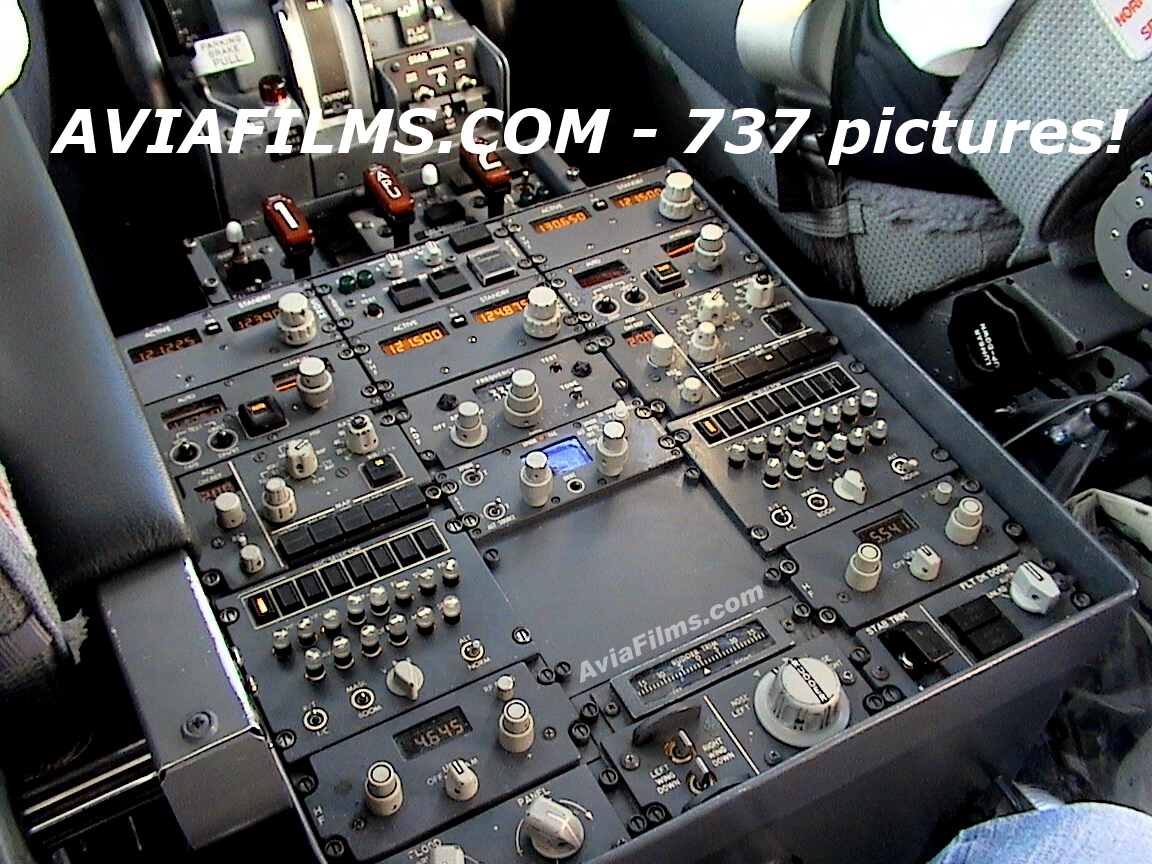 737-centre-console.JPG
