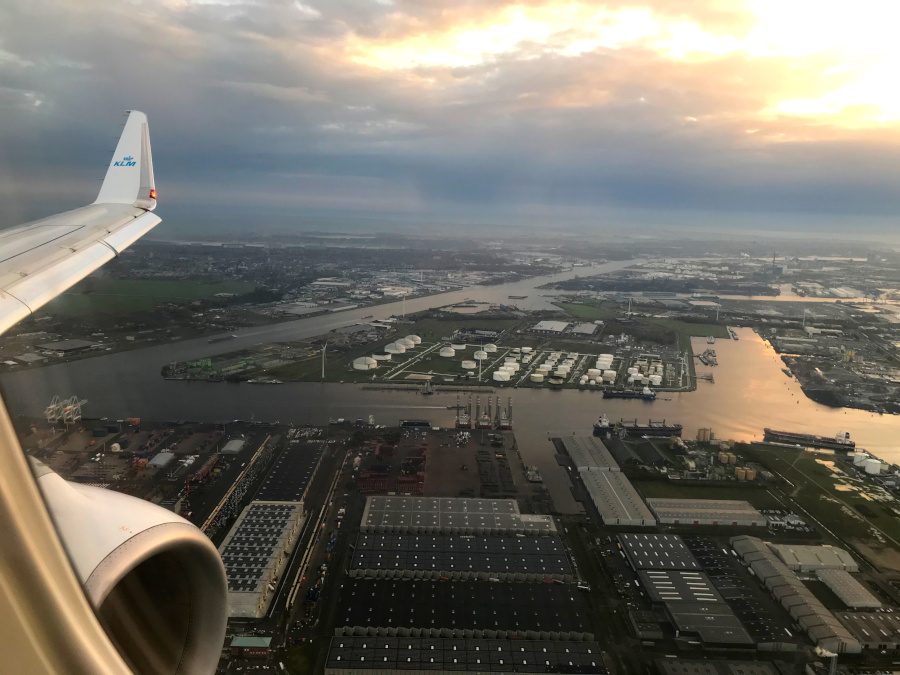 KLM1-Landing.jpg