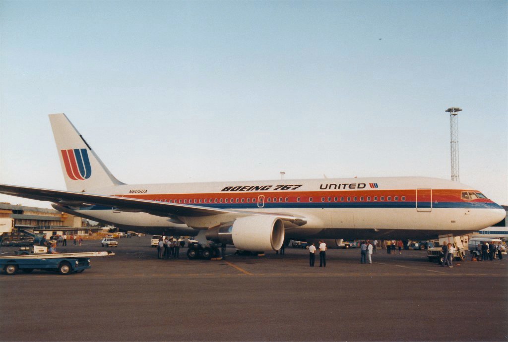 N605UA_2.jpg