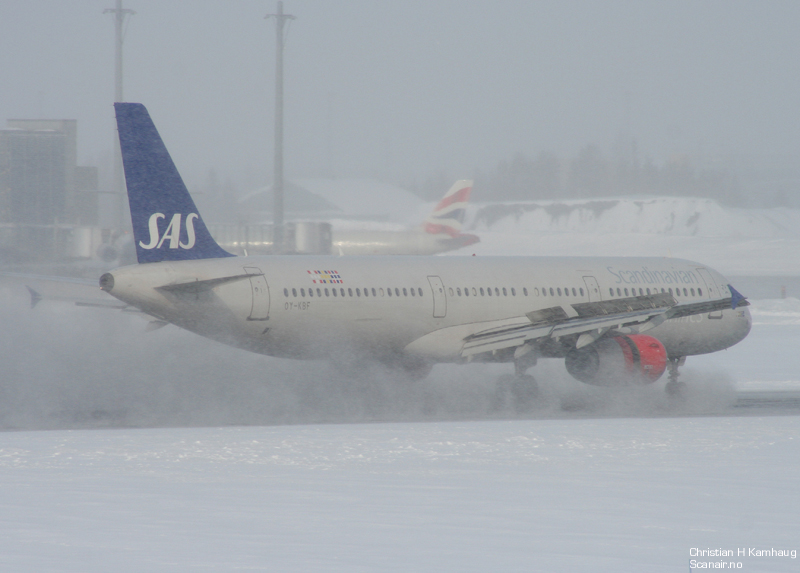 OY-KBF-OSL050306.jpg